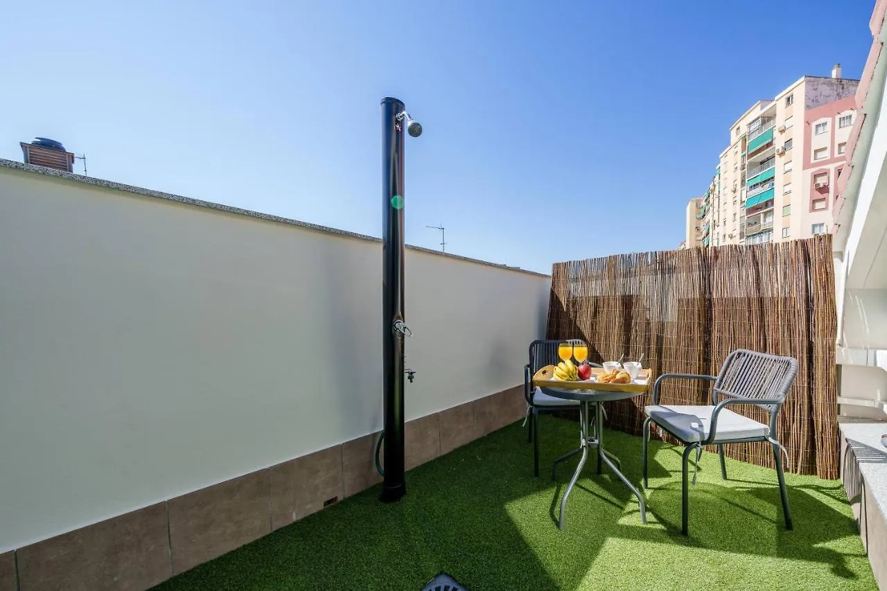 Malaga Old Town Pool & Parking Apartment